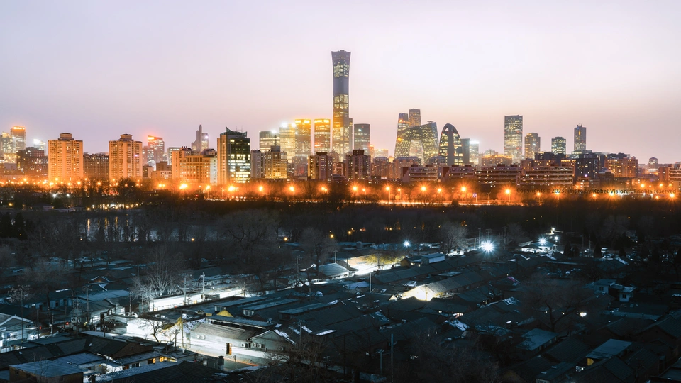 夜晚的城市 天际线被点亮了。