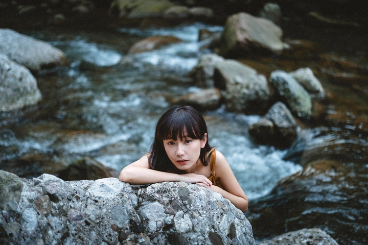 夏日限定，山间溪流，有蝴蝶为伴