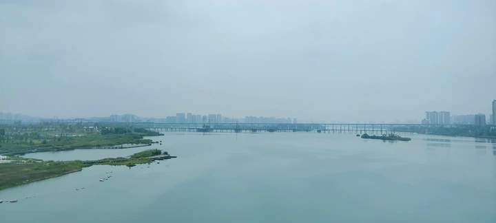 点滴白榆破夜，今宵翠微难眠