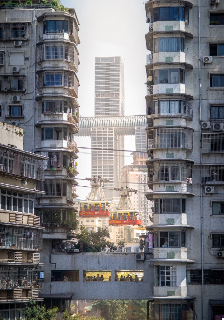 重庆典中典索道穿楼
