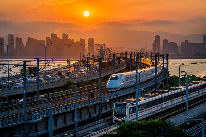 夕阳下的路途