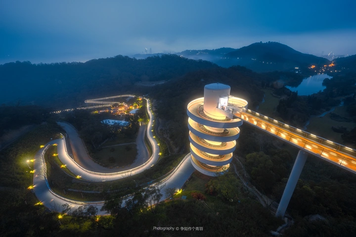 烟雨朦胧的山海步道