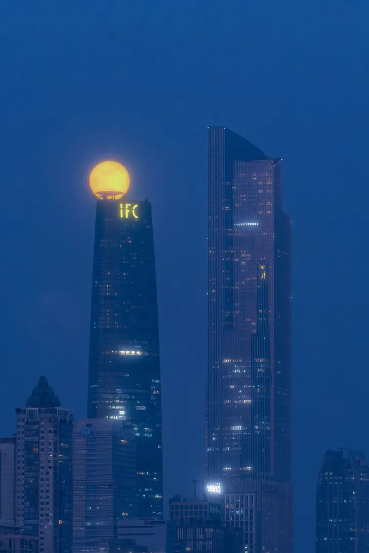 西塔悬月