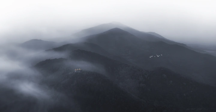 雾起卢医山