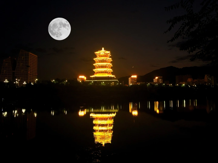 晚霞满天，夜景很美