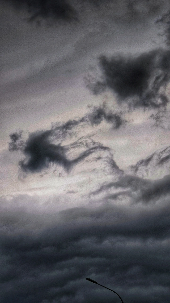 暴风雨天空