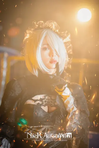 壁纸可能带有穿着得体的女士和一位光鲜的人物