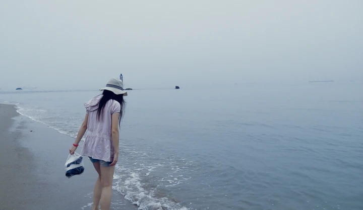 沙滩漫步