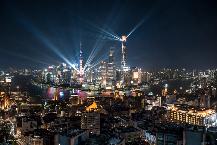 上海浦东三十五周年光影秀