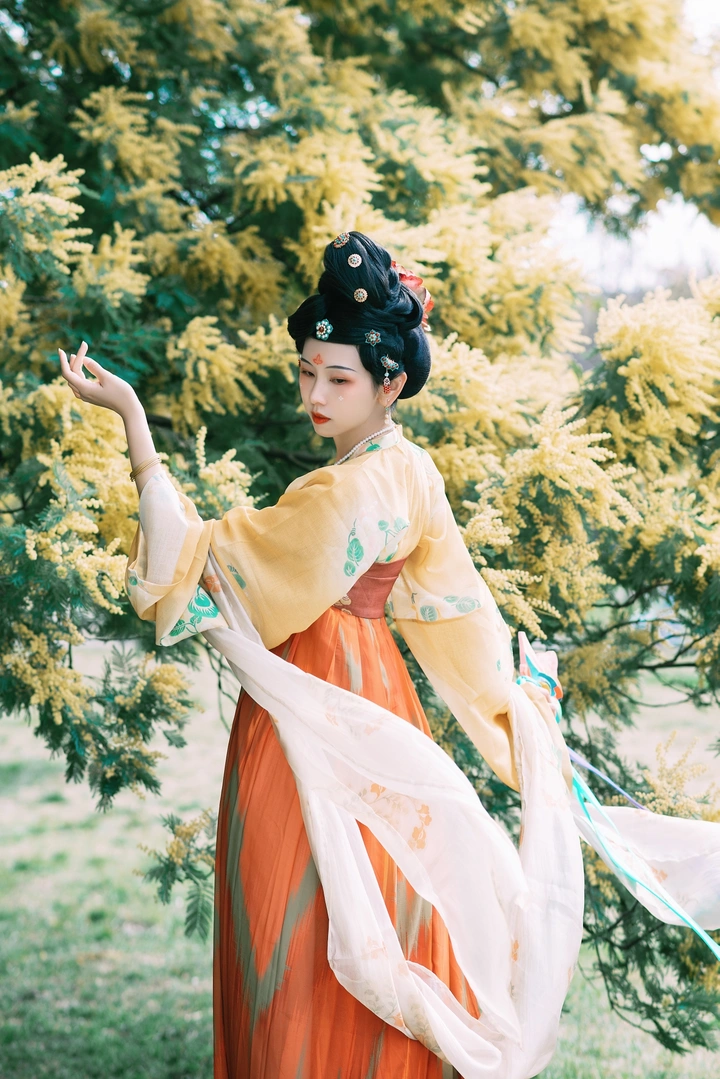 最是人间留不住，朱颜辞镜花辞树