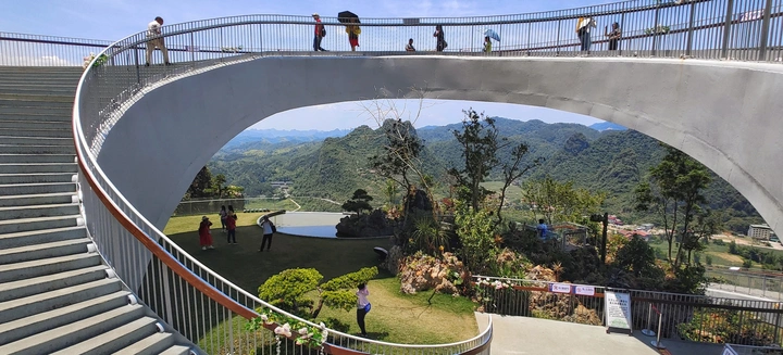 德天瀑布山上的建筑