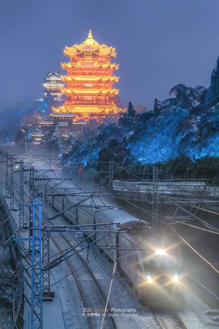 从雪国驶来的列车