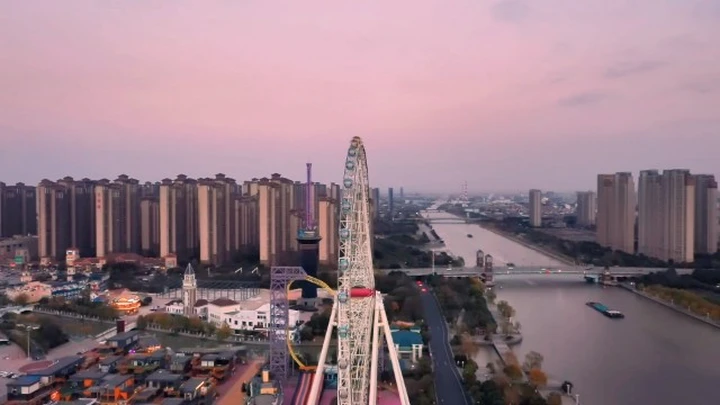 航拍摩天轮  探险王国标志建筑