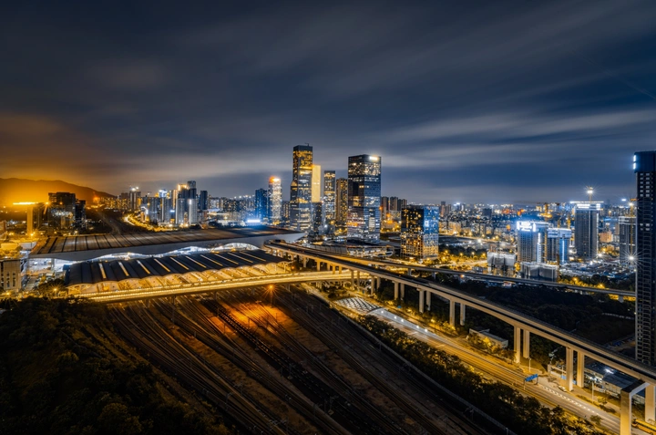 夜晚的深圳北站