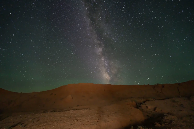 夜晚沙漠星空