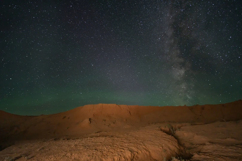 夜晚沙漠星空