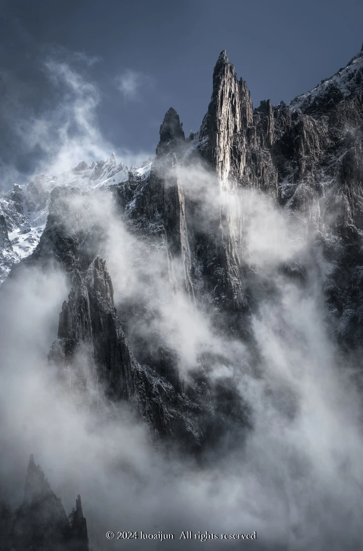 小穷峰，作壁上观