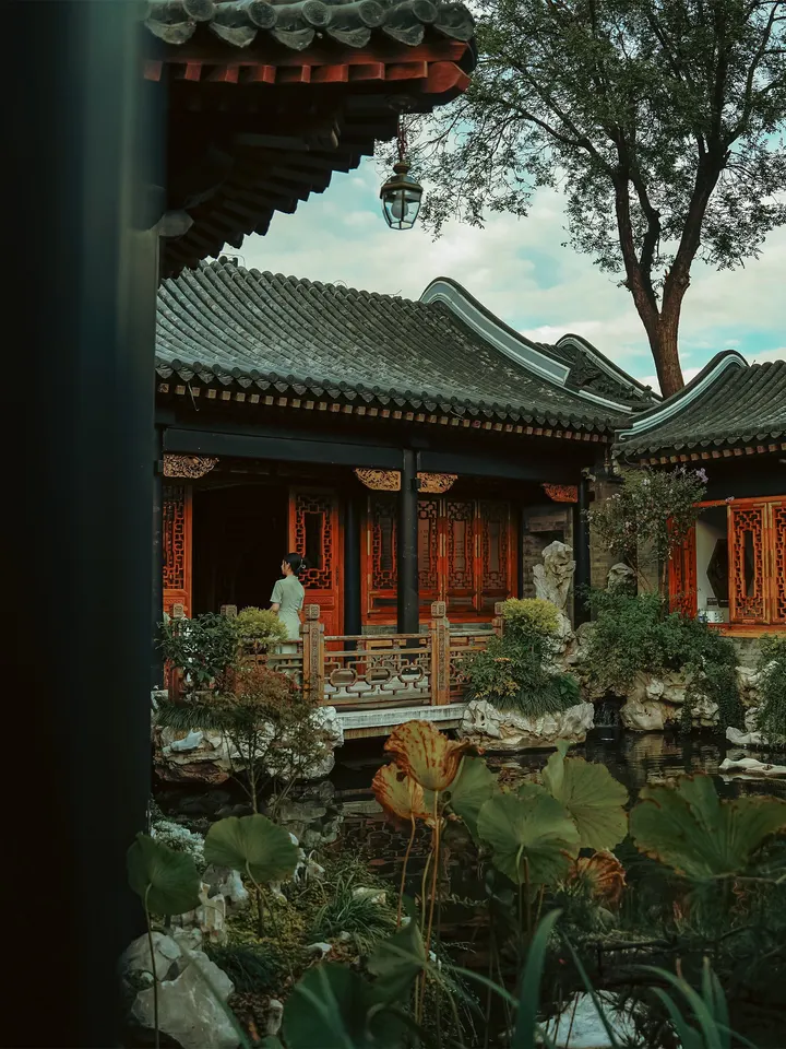 一迳抱幽山,居然城市间