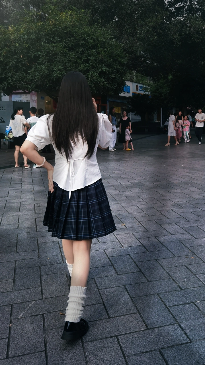俏丽背影