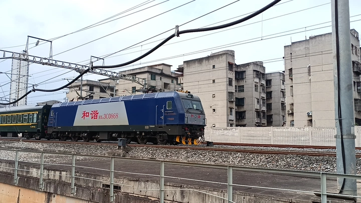 K9304次接近南宁站
