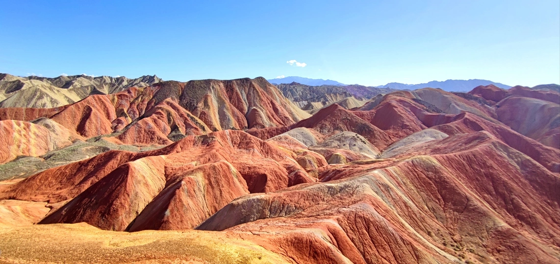 位于阿塔卡马沙漠的丰富多彩的丘陵和山脉景观