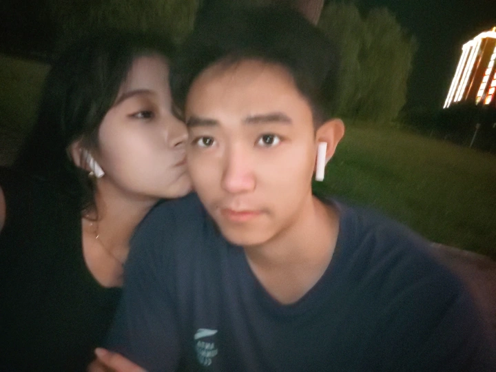 电影开幕，爱意永不落幕