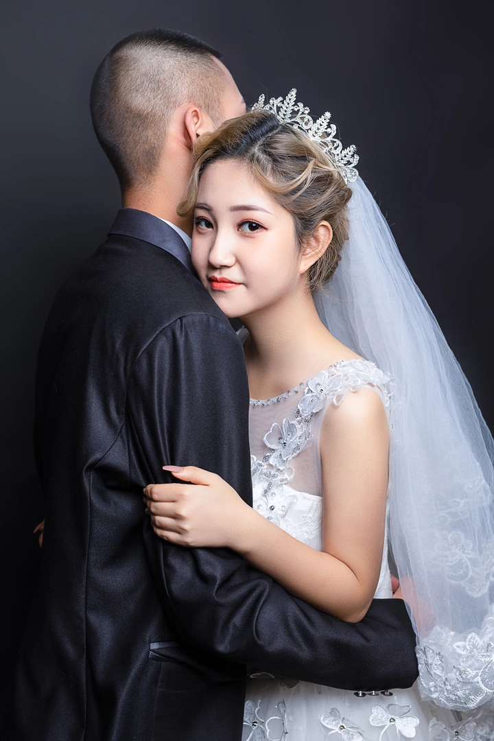 单色背景婚纱照