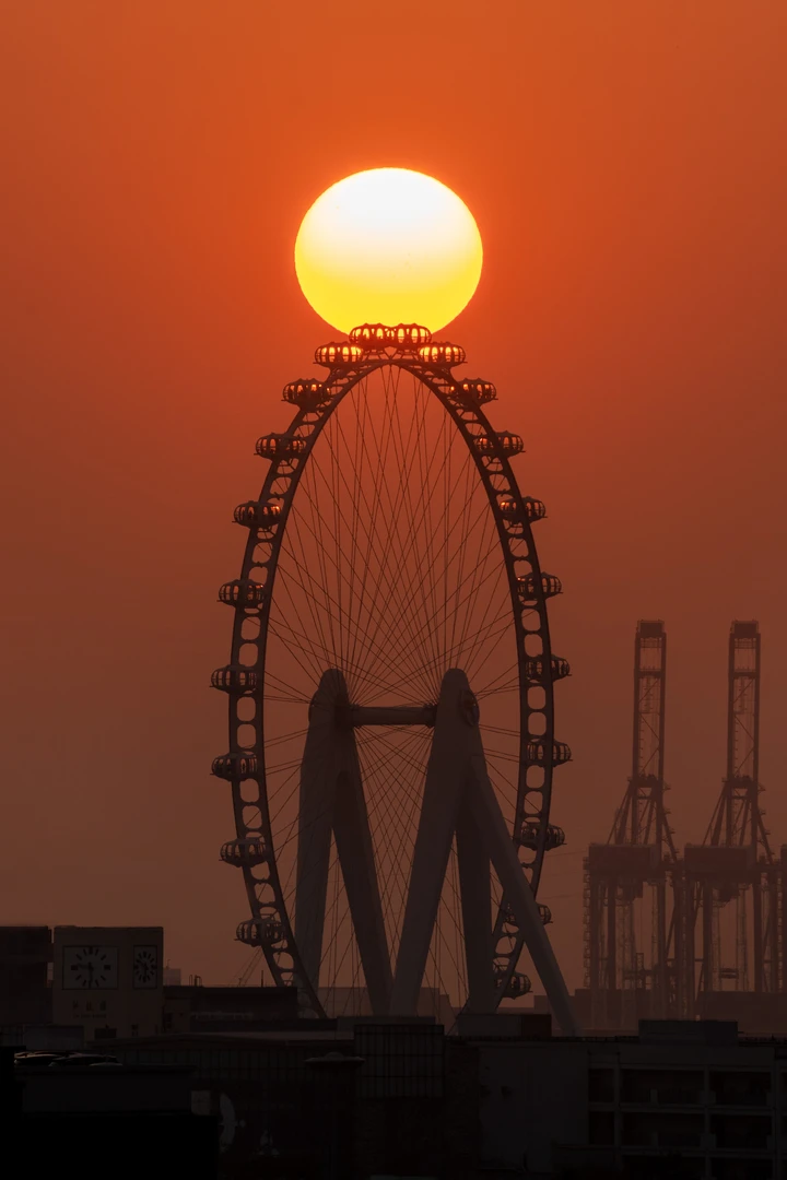 湾区之光摩天轮悬日