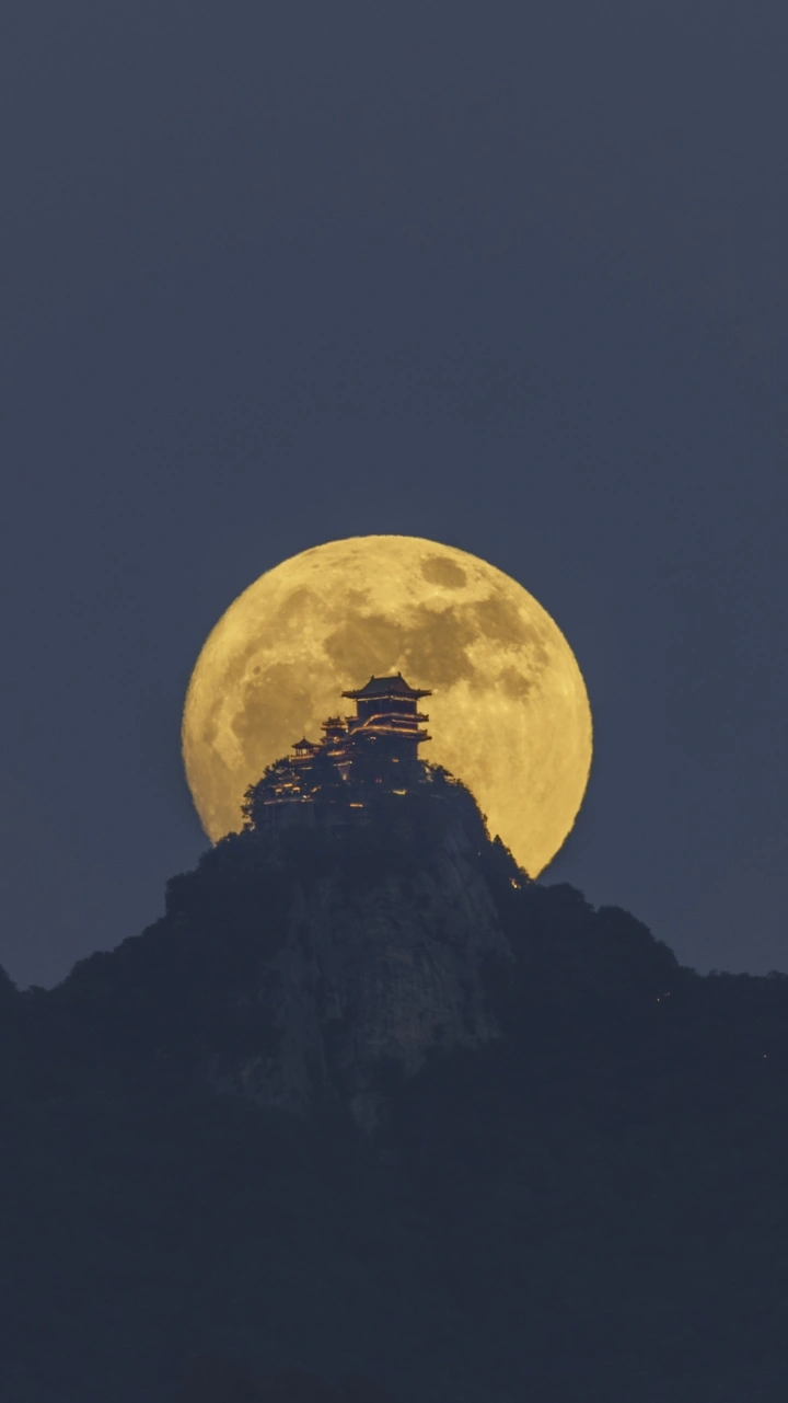 西安南五台的月亮怕是有点大哦