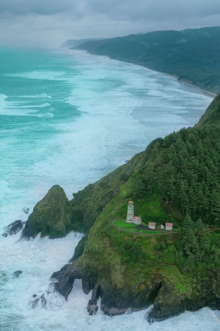 海与灯塔