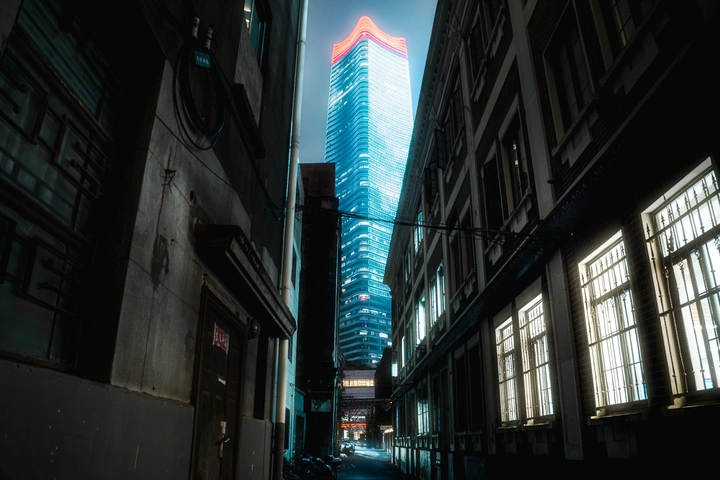 夹缝中的白玉兰大楼