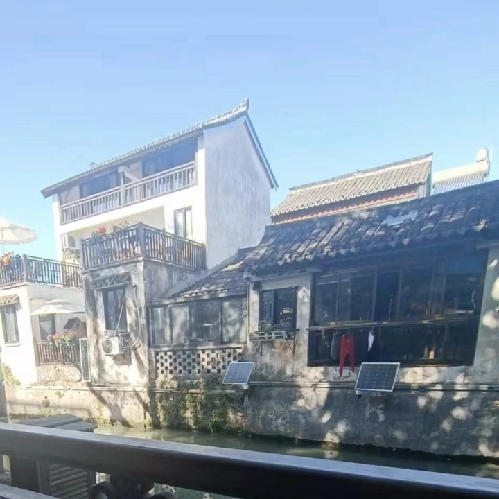 新场一隅，浮光掠金