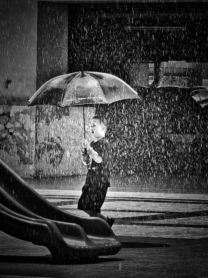 雨落童心