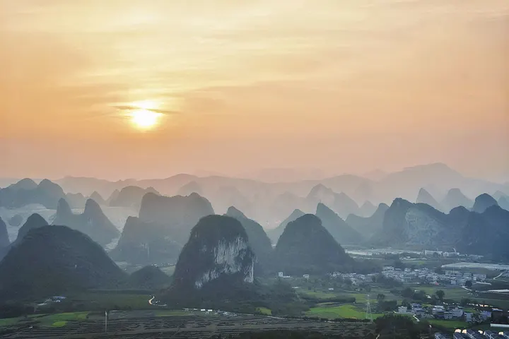层峦叠嶂