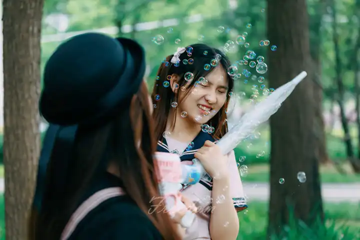 粉与黑，各自绽放
