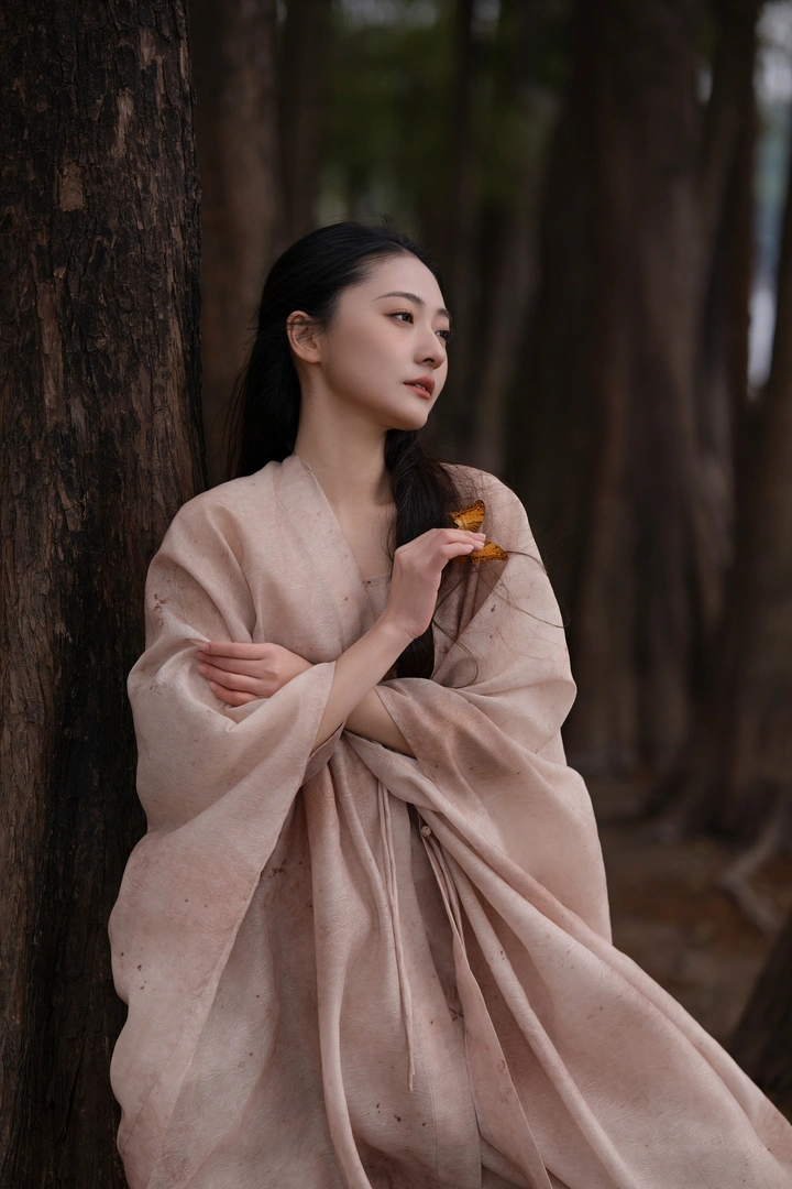 《媚蝶》