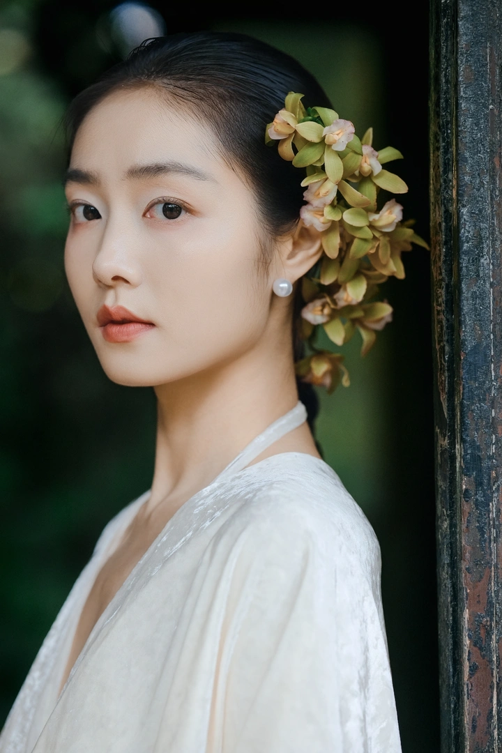 皦白