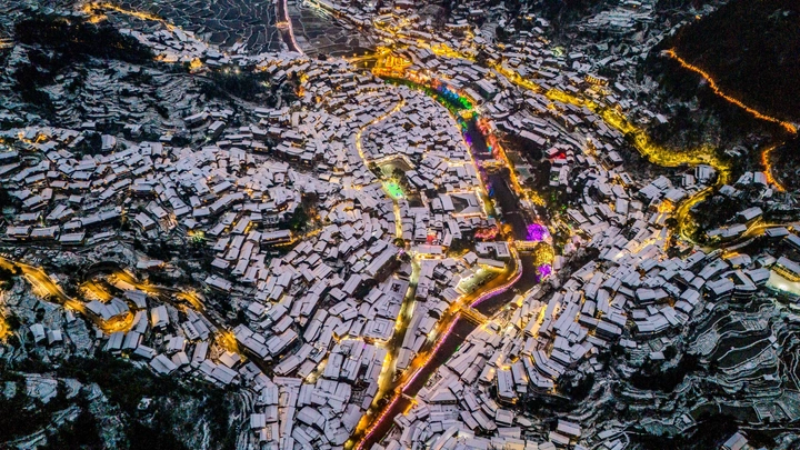 雪后苗寨