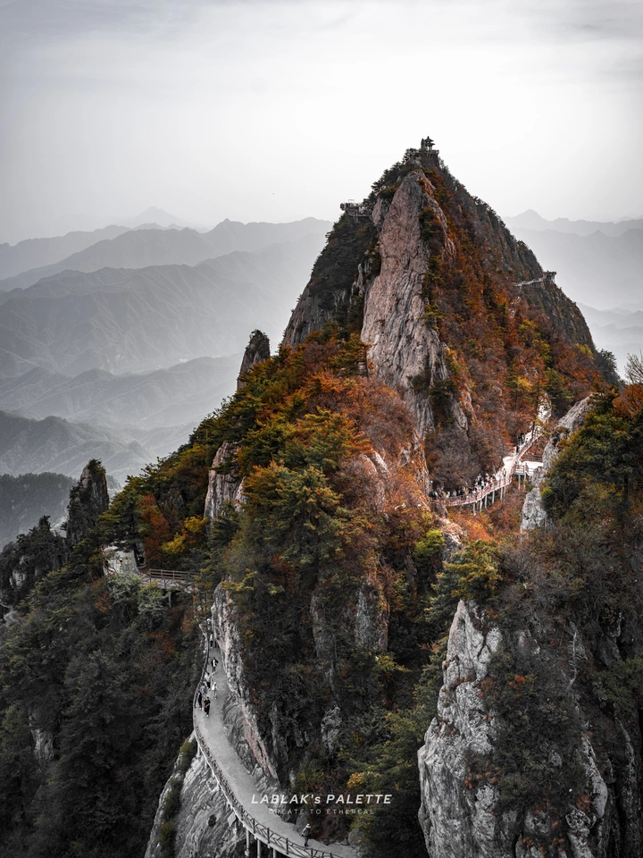 山是眉峰聚