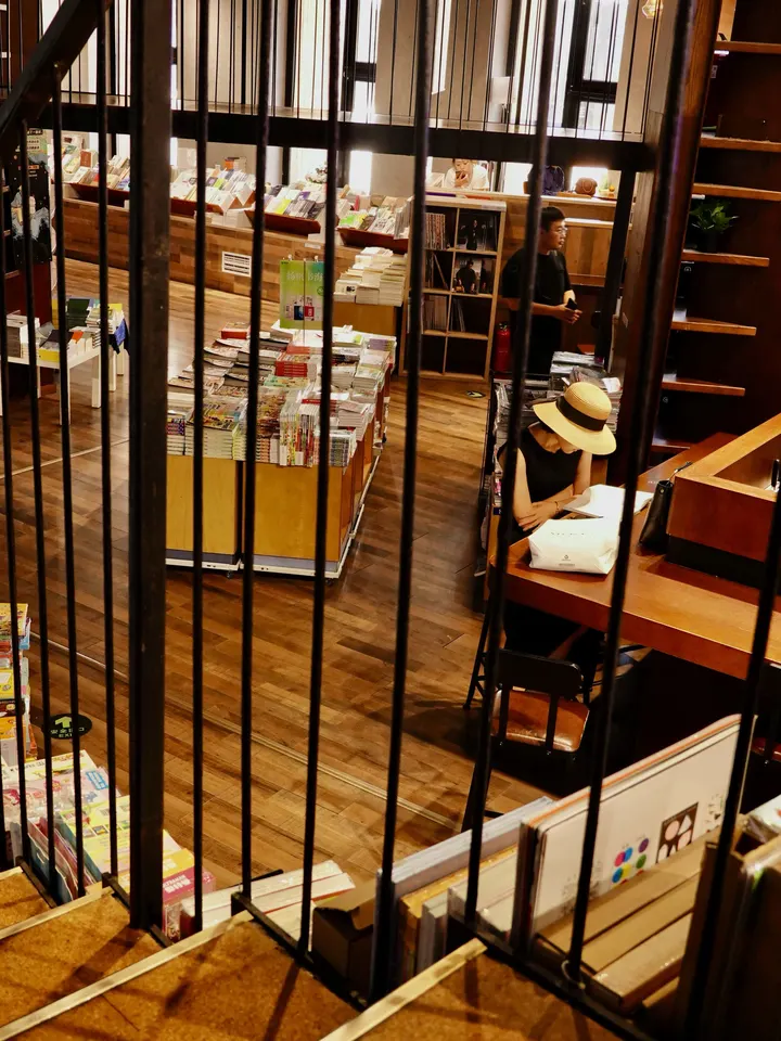 来书店摄入一些精神粮食