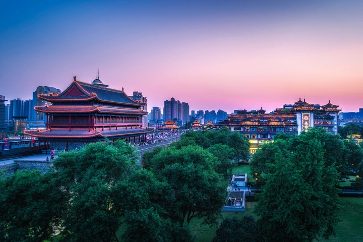 西安永宁门城墙下的夜🌃
