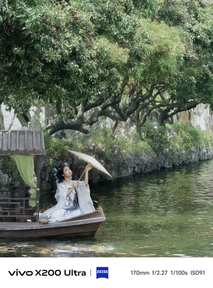 舟上佳人，古韵逸景
