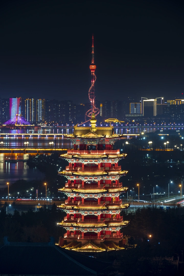 古今交汇，皇山阁与临沂地标建筑