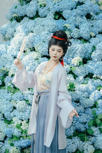 无尽夏宋制汉服美女写真