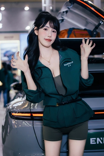 天使车模小哈娜