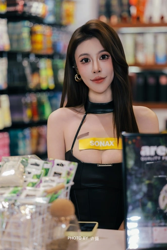美女车模肖像
