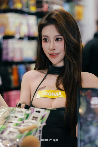 美女车模肖像