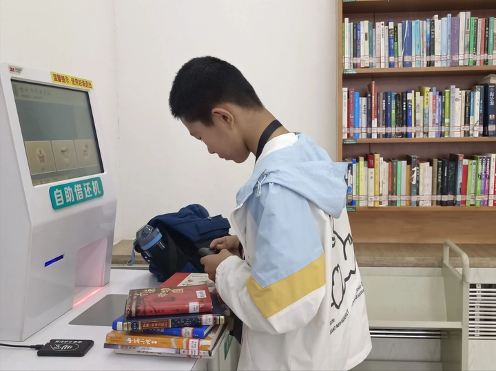 借书 少年