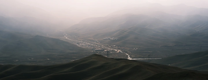 山河已秋 雾中乌鞘岭