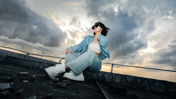 屋顶不良少女